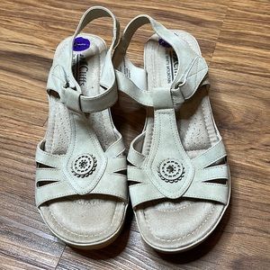 Cliffs by White Mountain Women’s Wedge Sandal Size 8.5